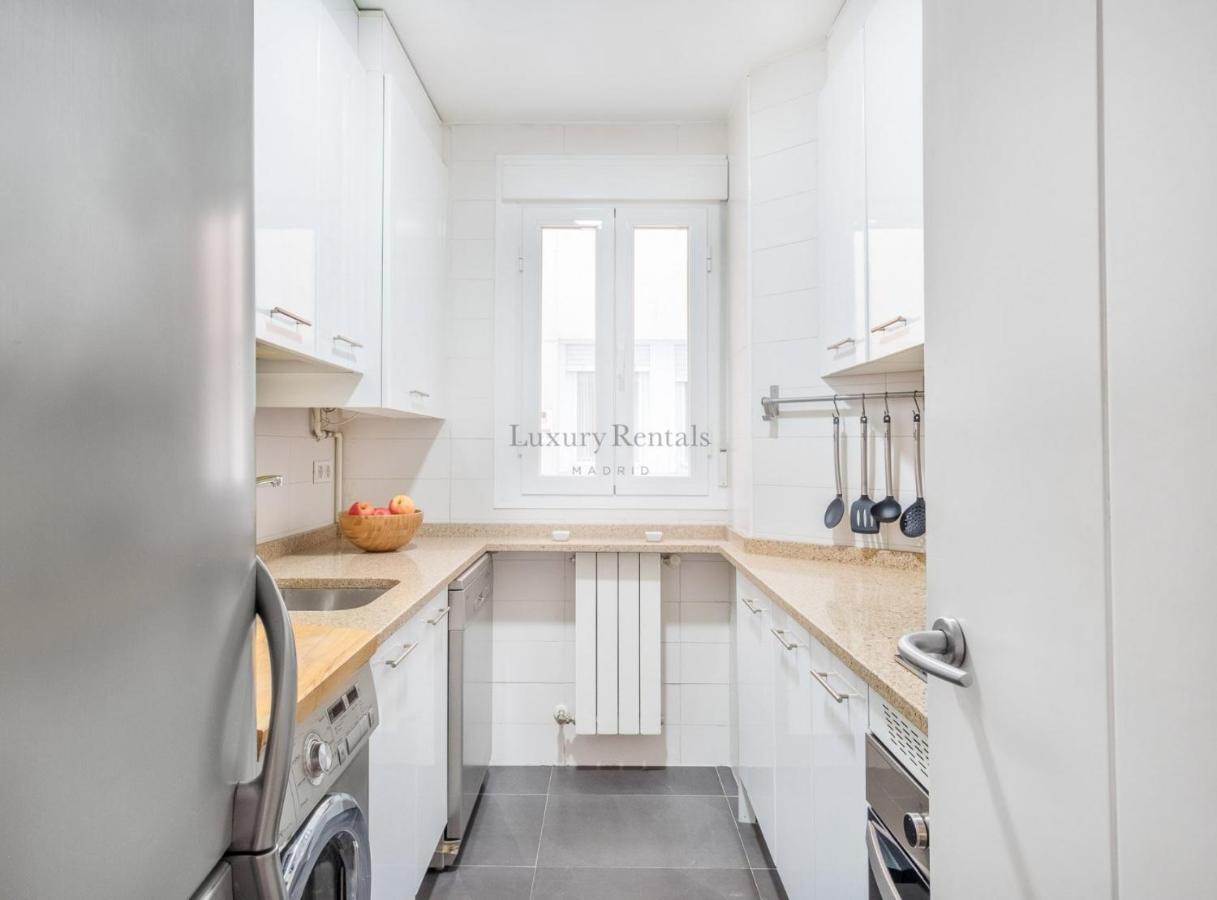 Charming 2-Bedroom Apartment In Retiro Perfect Madrid Location Buitenkant foto