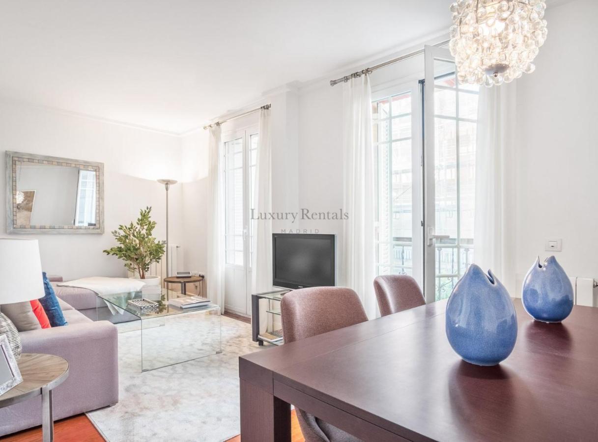Charming 2-Bedroom Apartment In Retiro Perfect Madrid Location Buitenkant foto