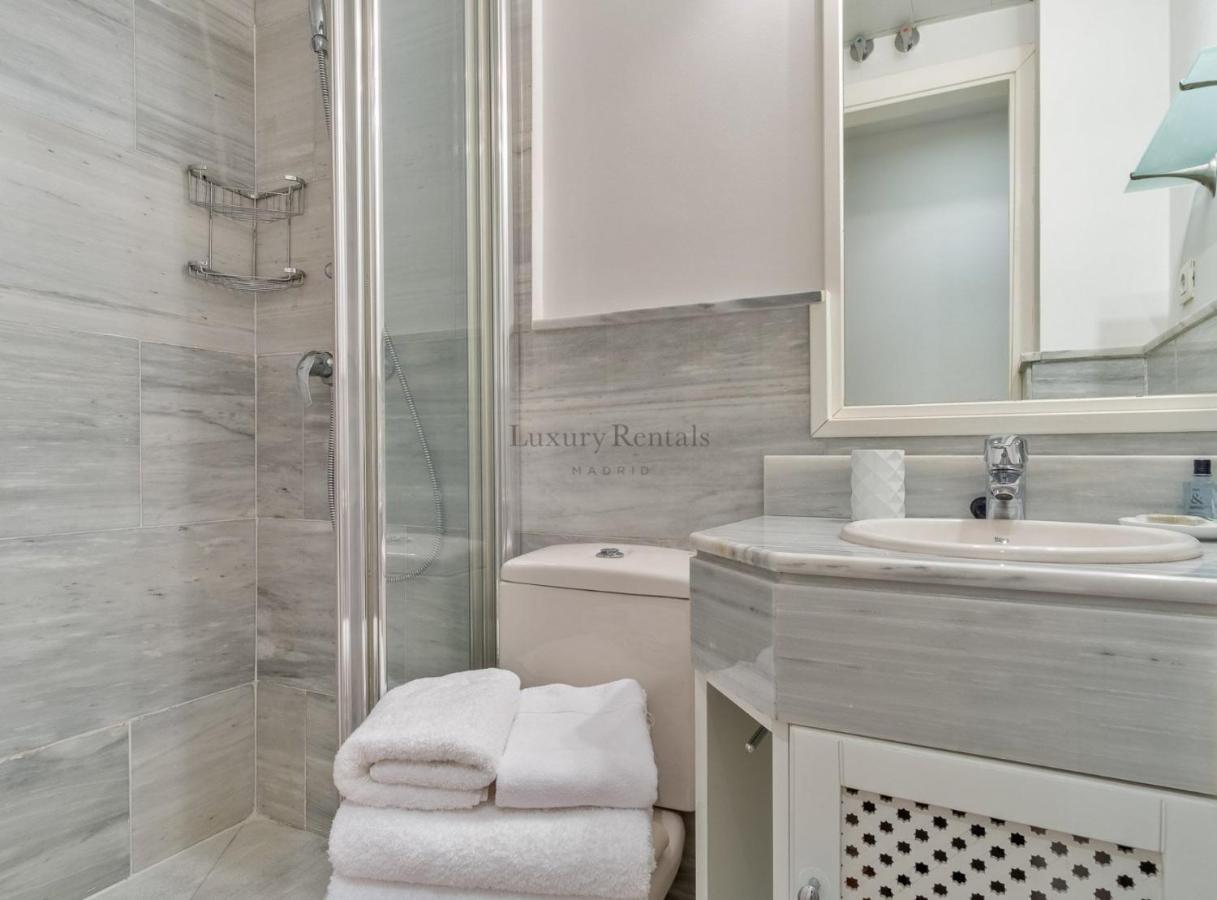 Charming 2-Bedroom Apartment In Retiro Perfect Madrid Location Buitenkant foto
